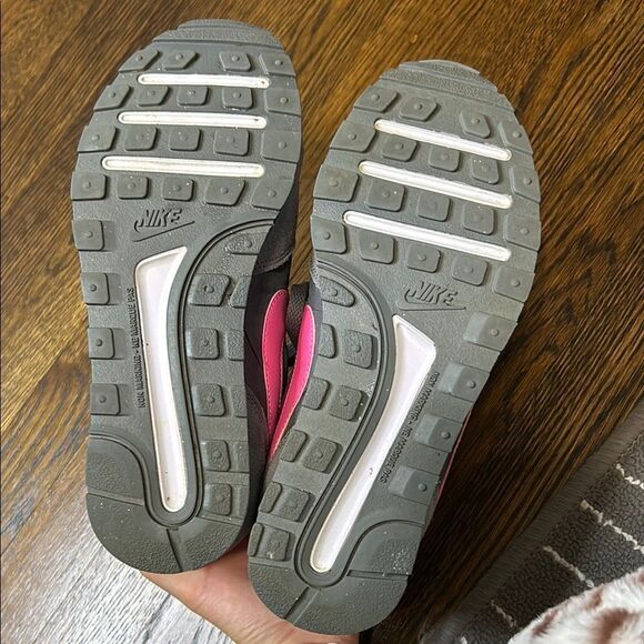 Nike Girls Gray and Pink Sneakers - Picture 6 of 6